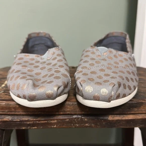 NWOT TOMS Classic Drizzle Grey/Rose Gold Foil Polka Dot Slip-Ons - Picture 6 of 13